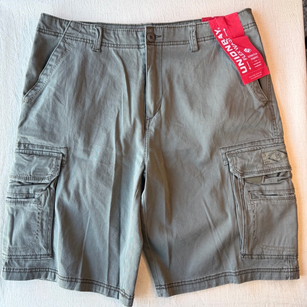 UNIONBAY Olive Green Cargo Shorts with Multiple Pockets Size 38